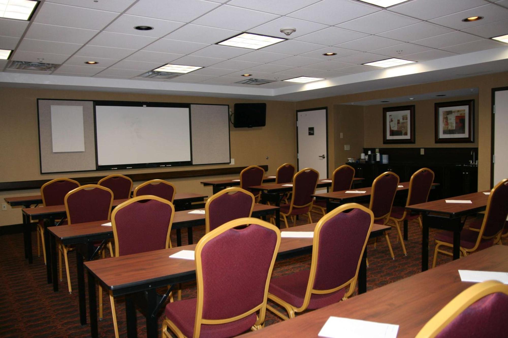 Hampton Inn&Suites Peru Bagian luar foto