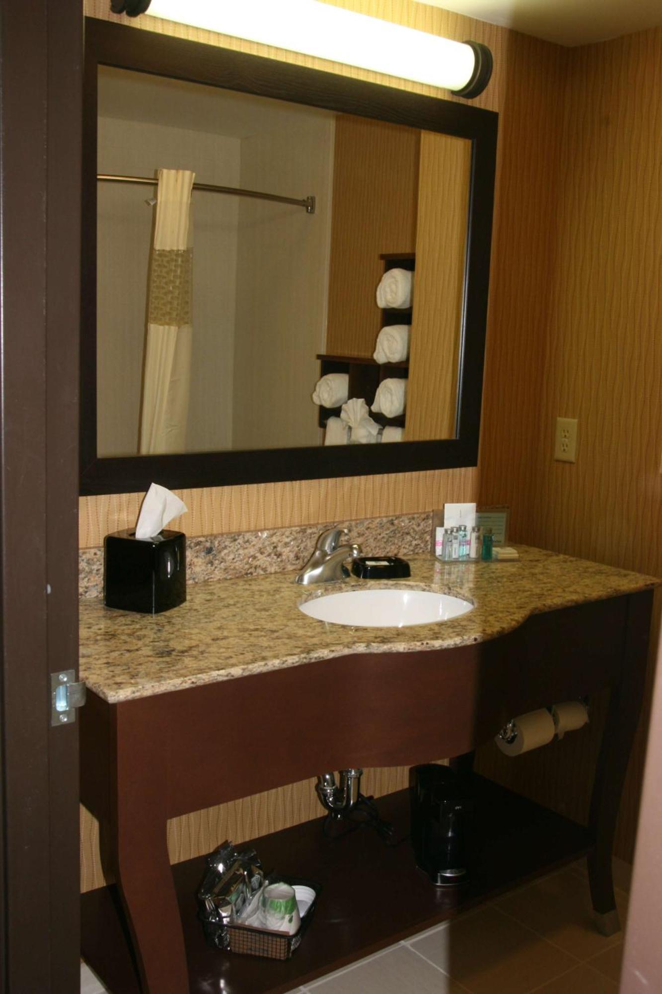 Hampton Inn&Suites Peru Bagian luar foto