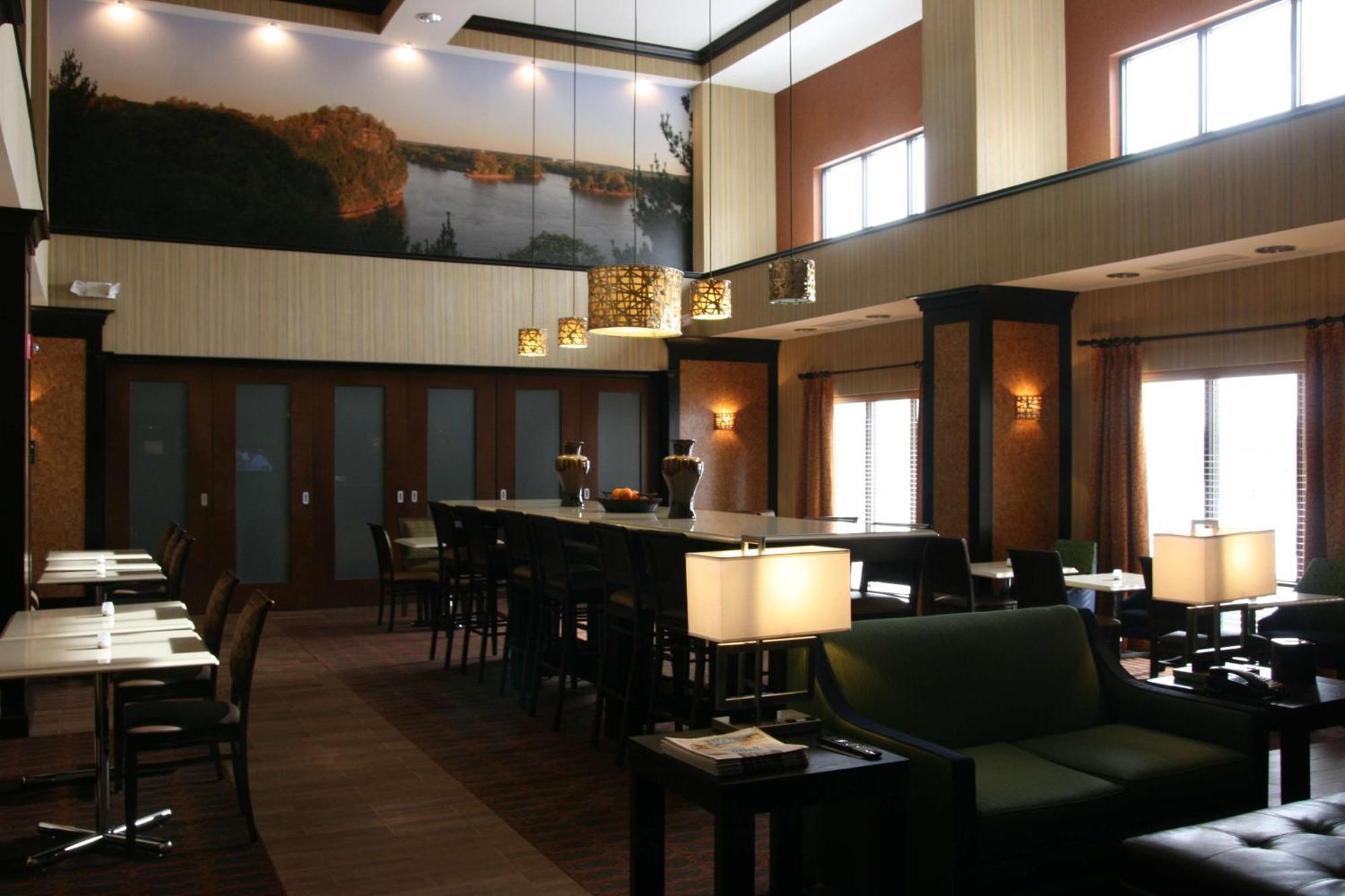 Hampton Inn&Suites Peru Bagian luar foto