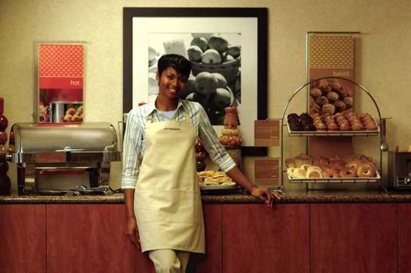 Hampton Inn&Suites Peru Restoran foto